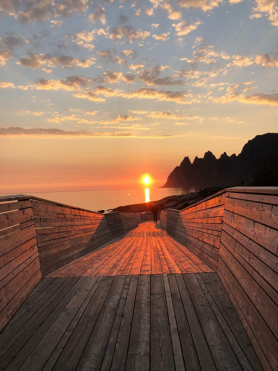 Tinebua Basecamp Senja Hostel Berg  Buitenkant foto